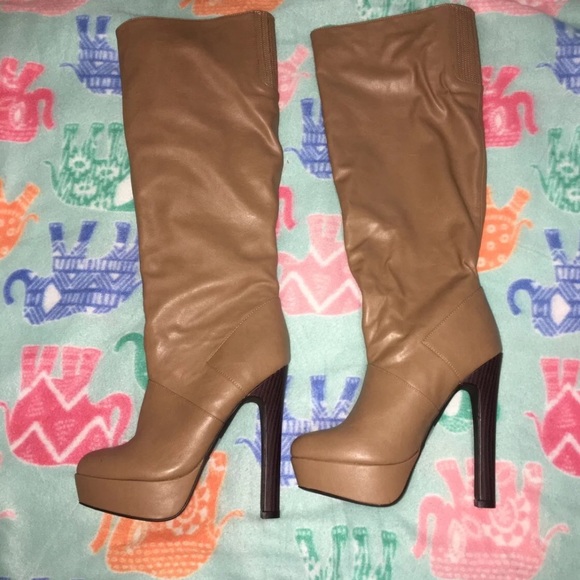 Victoria’s Secret boots - Picture 1 of 3